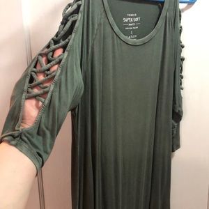 Green 3/4 sleeve tee